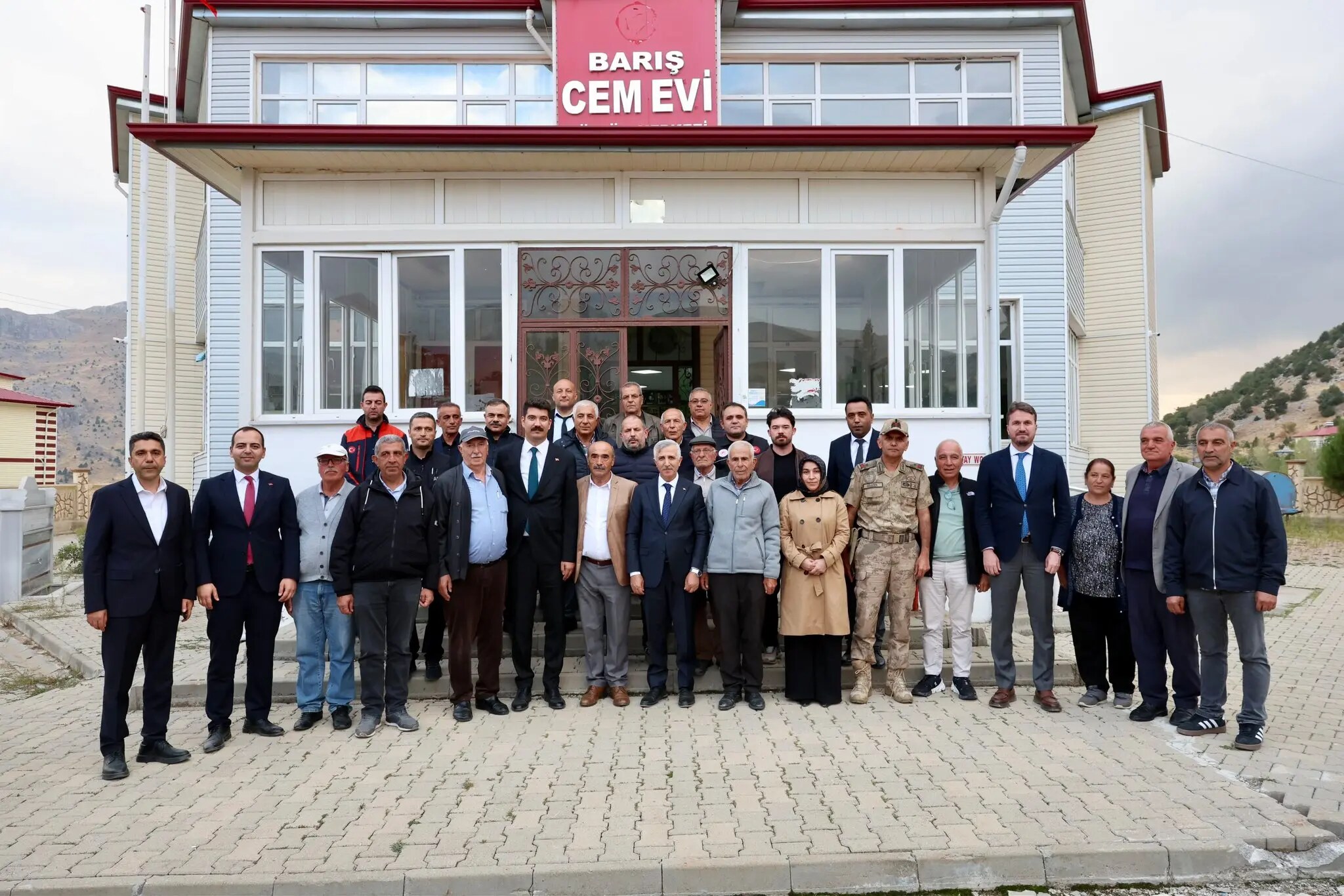 Nurhak’ta önemli buluşma! Vali Ünlüer vatandaşları dinledi