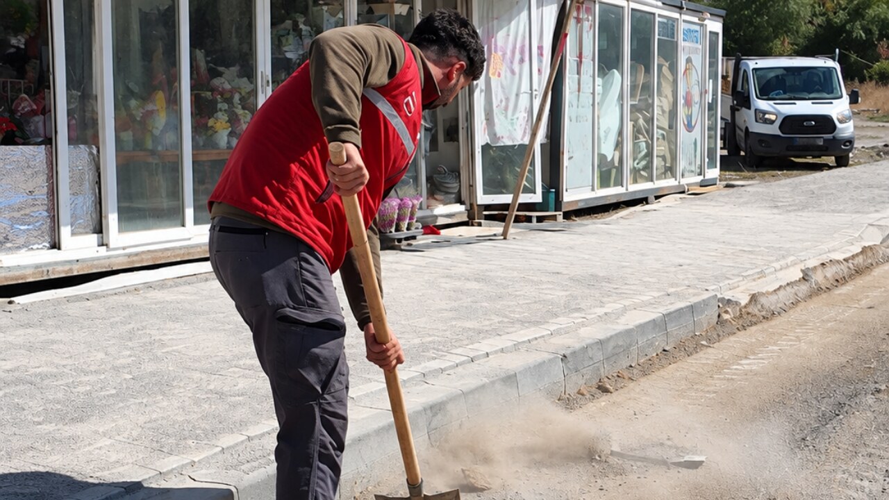 Kahramanmaraş Elbistan'da Hacı Esat Efendi Caddesi Temizlendi